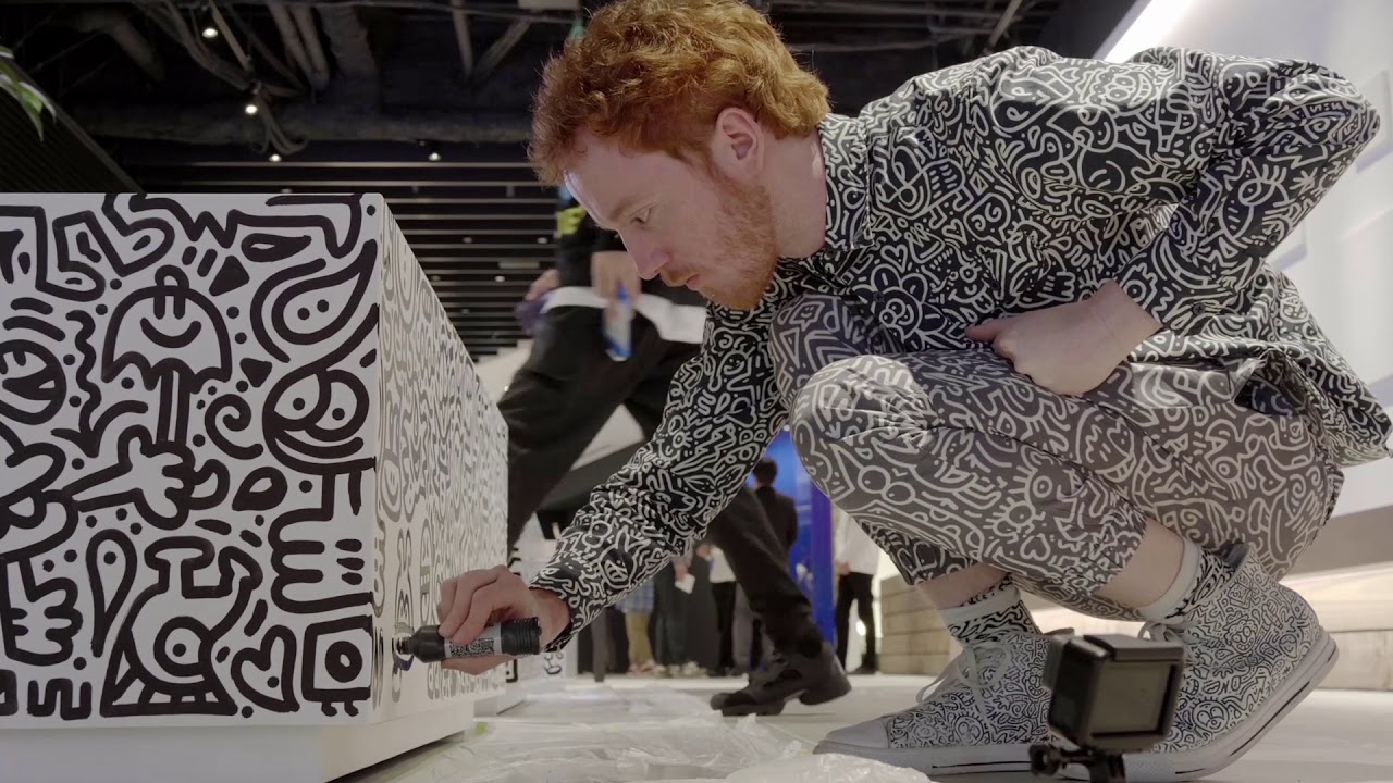 Galaxy HarajukuのオープニングパーティにMr.doodleが登場！ - YouTube