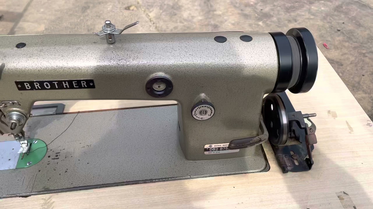 工業用ミシン ブラザー brother DB2-B755-3 一本針 本縫い - YouTube