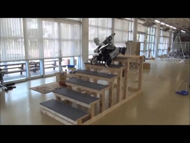 三菱重工 原子力分野向けロボット「櫻弐號」 階段昇降 - YouTube