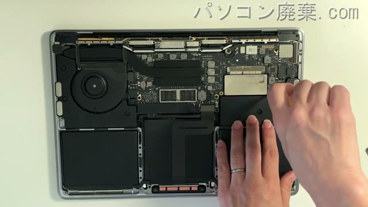 Apple【MacBookPro（A1708）】の分解方法（Disassembly method） - YouTube