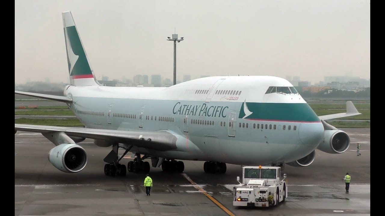 キャセイパシフィック航空のボーイング747-400旅客機が最終フライト