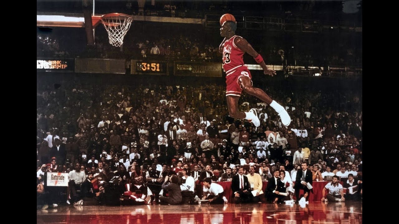マイケルジョーダンを伝説にしたフリースローダンク - YouTube