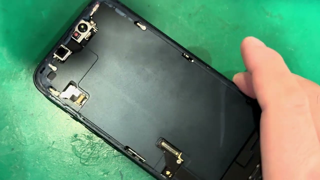 iPhone 14 / iPhone 15 ディスプレイパーツ表面のガラス割れを直すGO