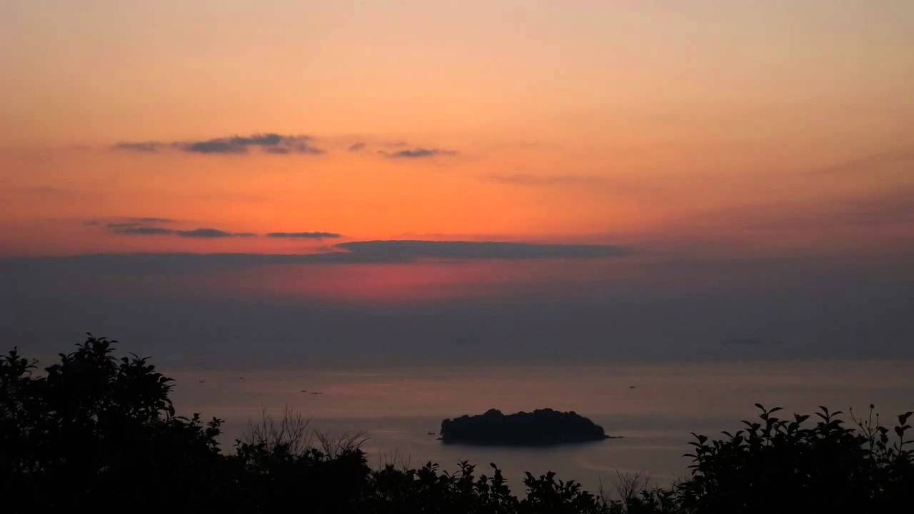 世界は日の出を待っている/The world is waiting for the sunrise