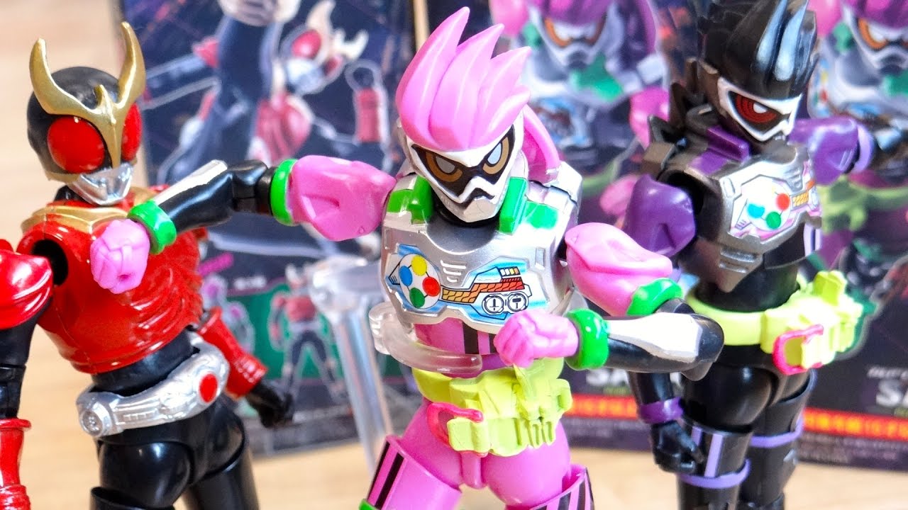 This is a figure revolution! 500 yen each Full action figure SAGA