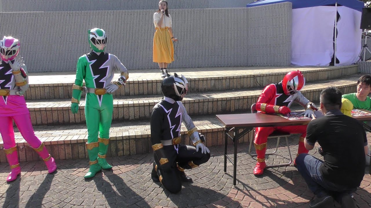 リュウソウレッドのカッコいいサイン会 他のメンバーとも楽しく交流