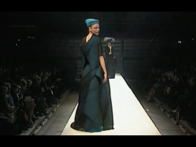 YOHJI YAMAMOTO Fall Winter 1996 1997 Paris - Fashion Channel - YouTube
