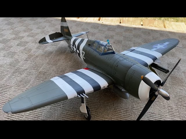 1:18 P-47D Thunderbolt (21st Century Toys) Unboxing and Assembly