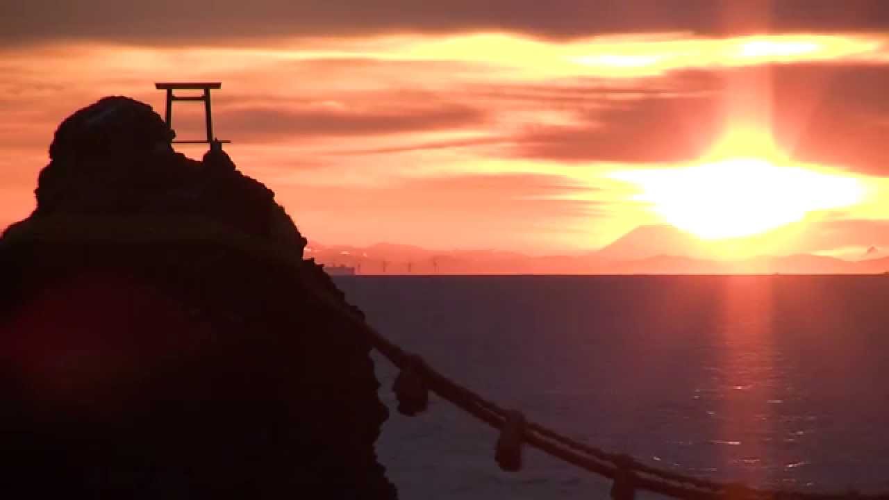 伊勢二見夫婦岩 富士山背後からの日の出 2015年6月10日「伊勢志摩の彩