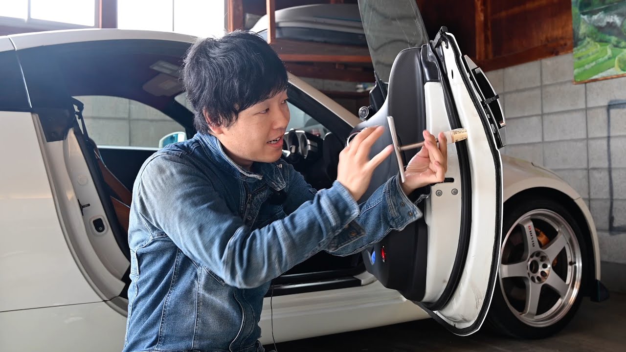 Replacing a broken door handle on a Z! Trying repairs with