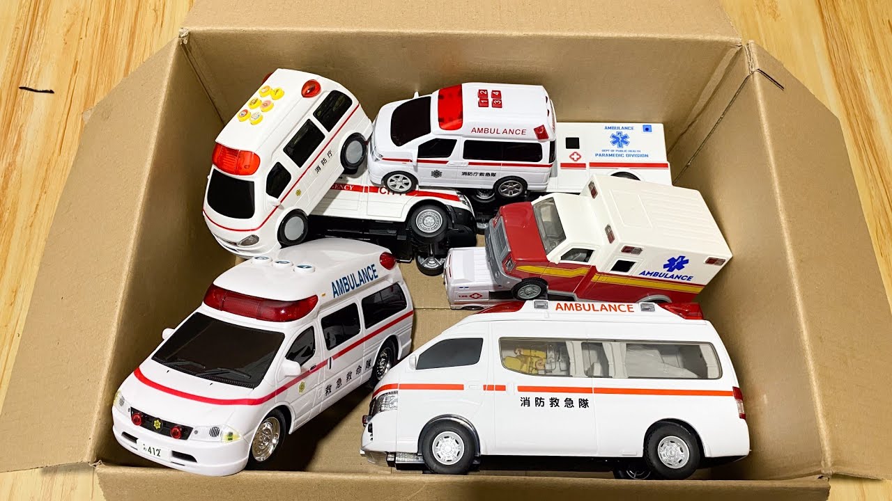 救急車のミニカーが走る。緊急走行。サイレン鳴る｜Ambulance minicar