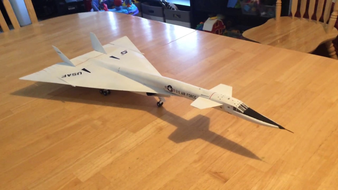 XB-70 Valkyrie Bomber in 1/72 Scale - YouTube