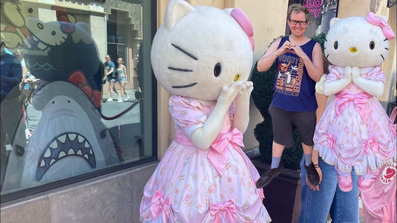 Meeting Hello Kitty in Her NEW 50th Dress at Universal Studios