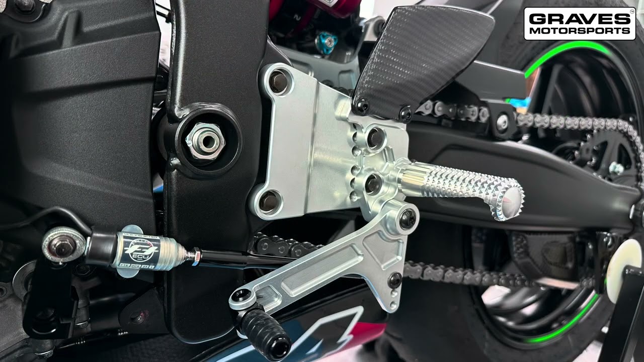 Kawasaki ZX-4RR / ZX-4R Adjustable Rearsets - Silver