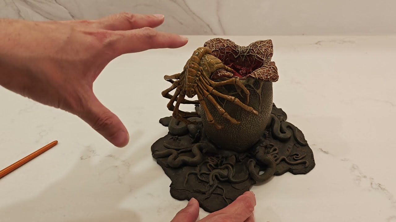 Alien Egg and Facehugger 1/5 Scale Statue by Attakus. Repaired and
