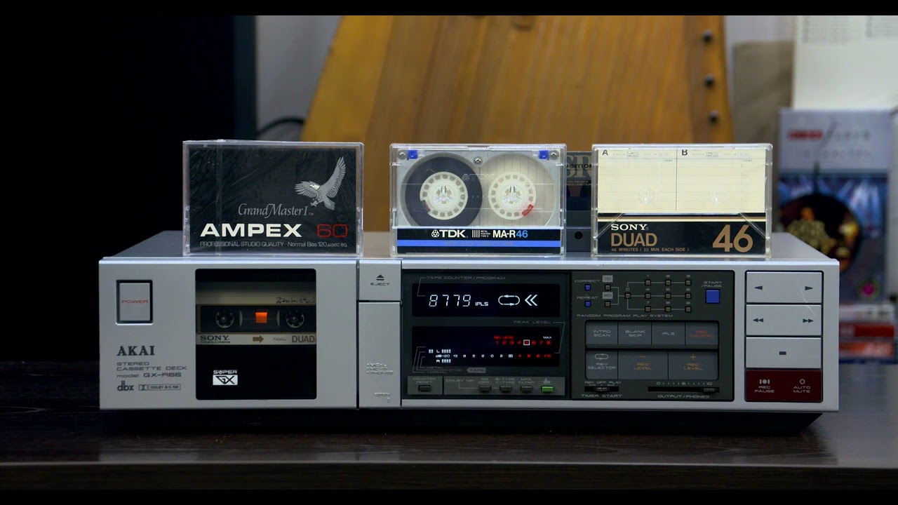 AKAI GX-R66 ￥74,800(1984年頃) 20Hz～19kHz ±3dB(メタルテープ