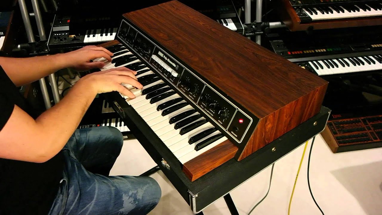Korg Polyphonic Ensemble PE-2000 - YouTube
