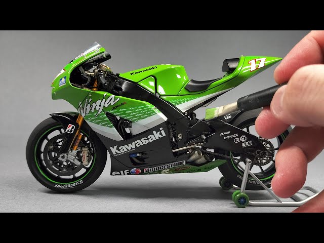 Brush-painted racing motorcycle models. Full build Step by step