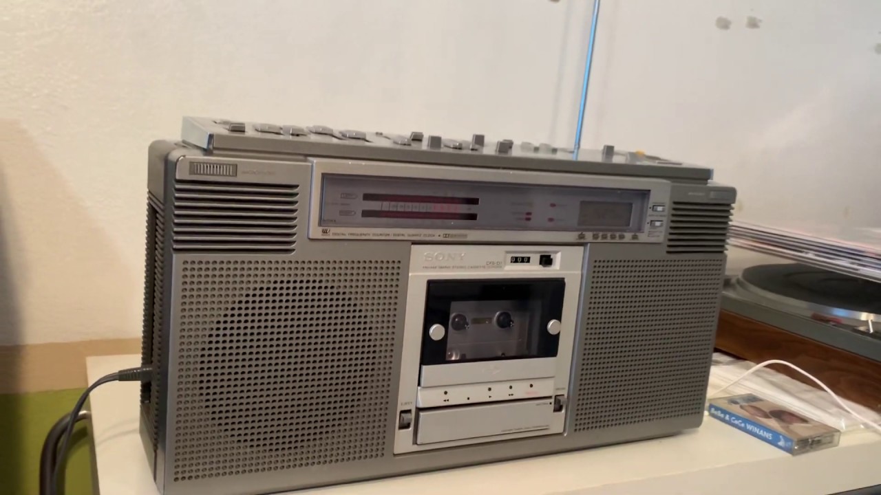 SONY CFS-D7 AWESOME FEATURES - YouTube