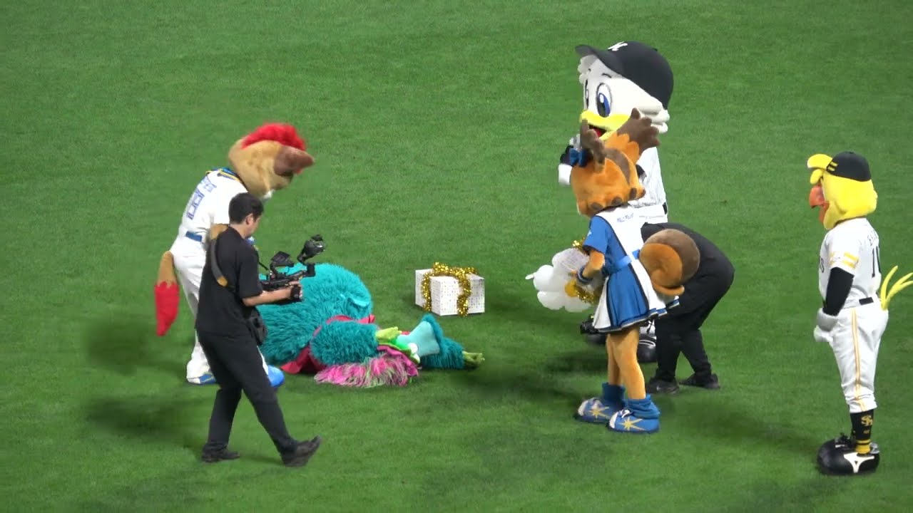オールスター2024】名物 12球団マスコットによるリーグ対抗 現地映像