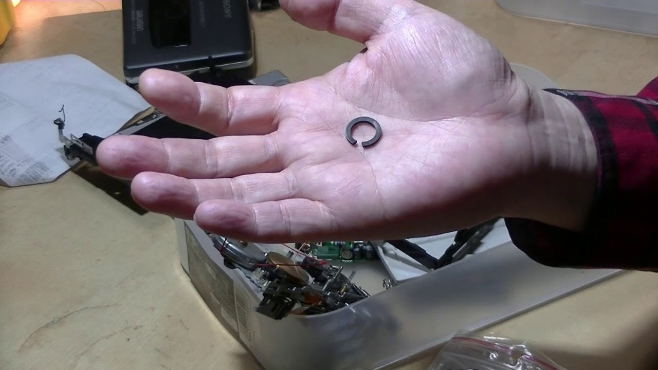 SONYカセットウォークマンWM-F55で致命的損傷を発見 - YouTube