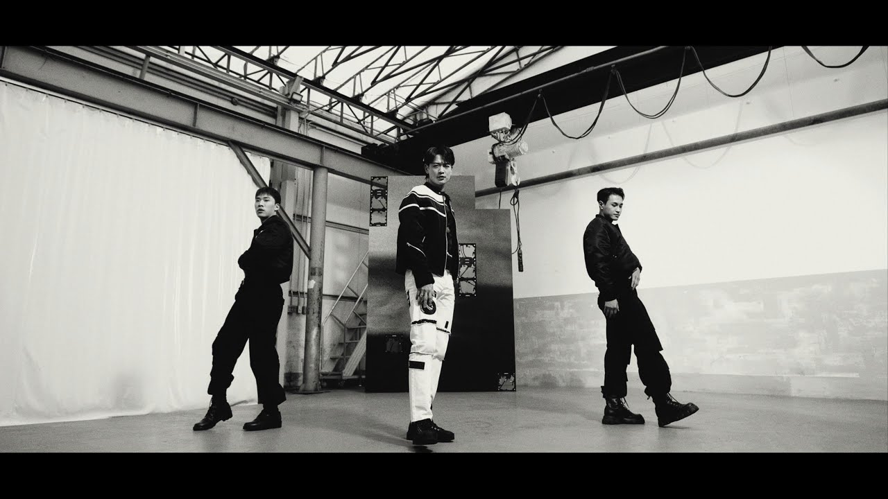 MINHO 민호 '놓아줘 (Chase)' Performance Video - YouTube