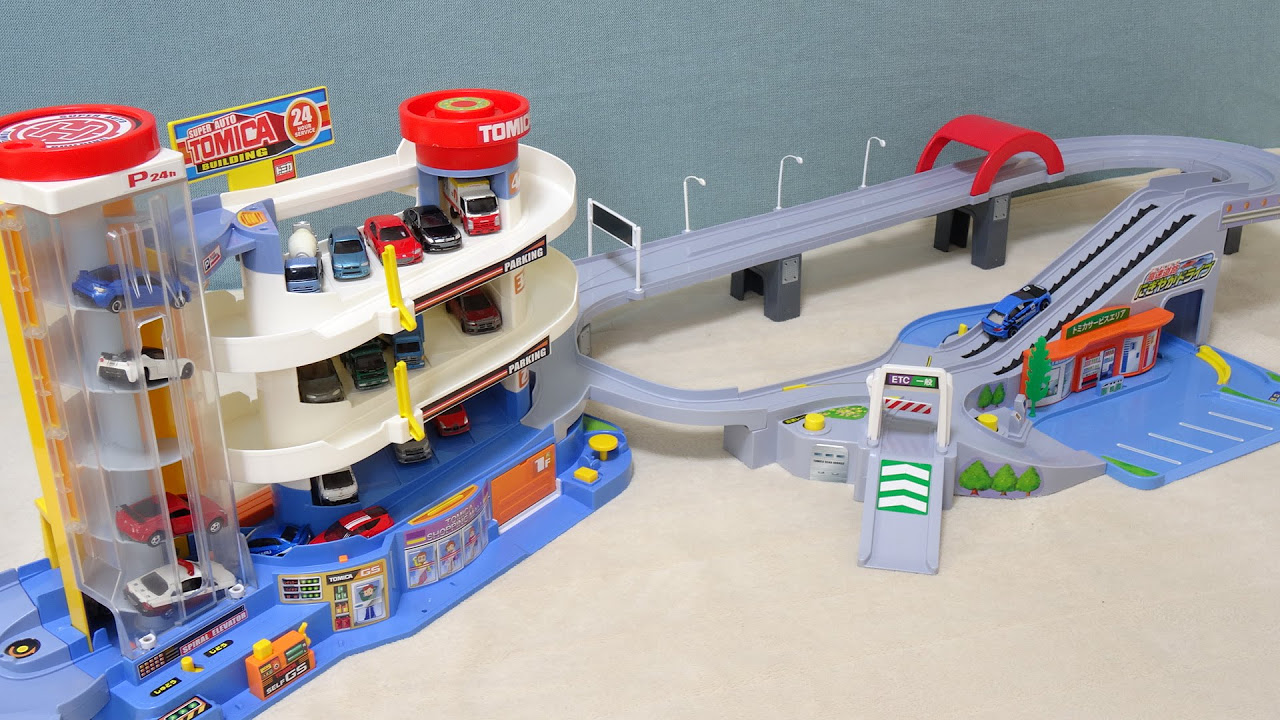 トミカ スーパーオートトミカビル＆高速道路にぎやかドライブを連結