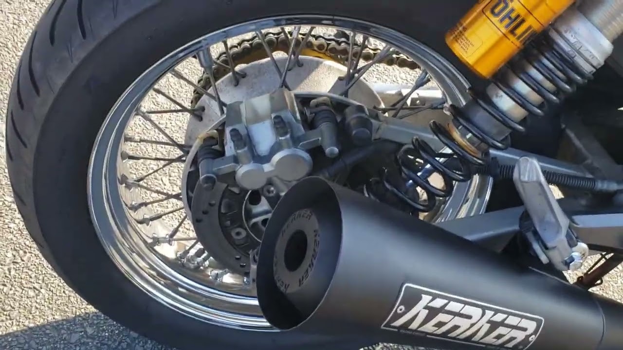 ゼファー1100 RS 火の玉 KERKERメガホン - YouTube