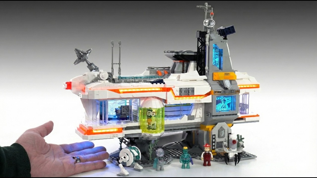 Lumibricks Alien Frontier Bounty Hub in-hand review! 1st Space set