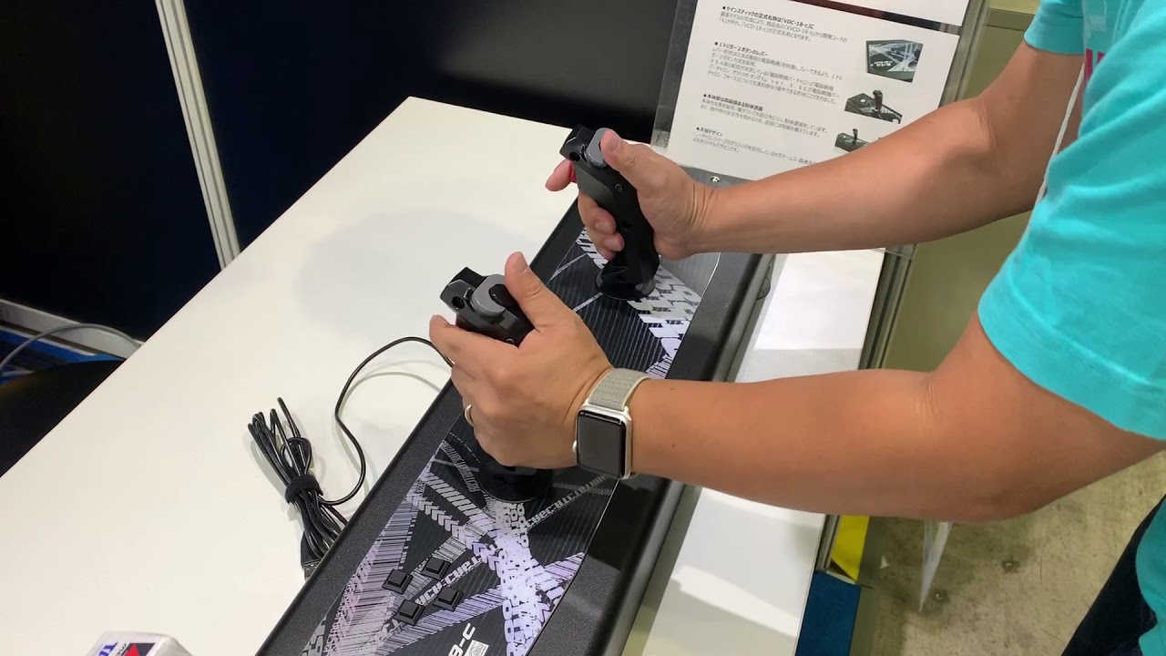 量産モデル「VCD-18-c 18式コントロールデバイス ツインスティック