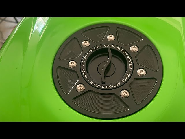 Zx4rr Installing an Accossato quick action gas cap - YouTube
