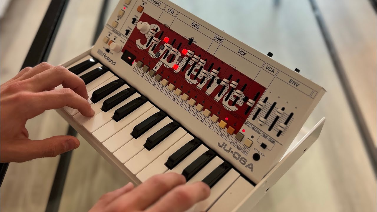 Roland JU-06 Supreme Unboxing 2024 - YouTube