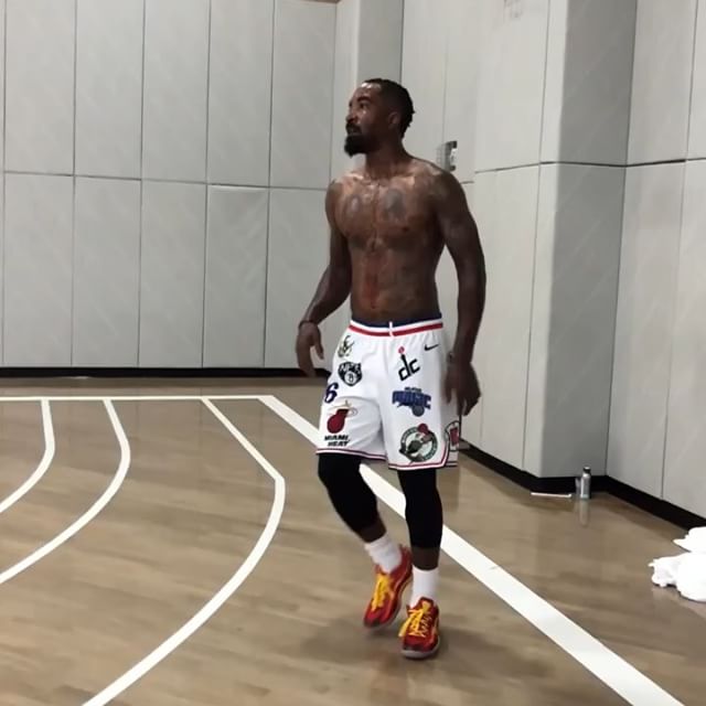 J・R・スミスが「ナイキ コービー8」と「シュプリーム x ナイキ x NBA