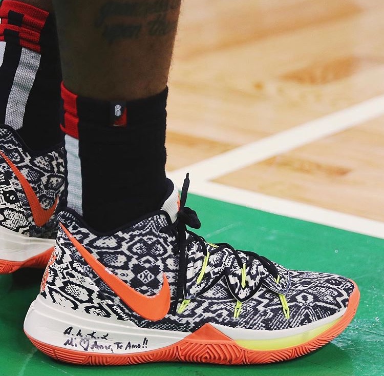 マンバ メンタリティロゴ入りのナイキ カイリー5ニューカラー登場