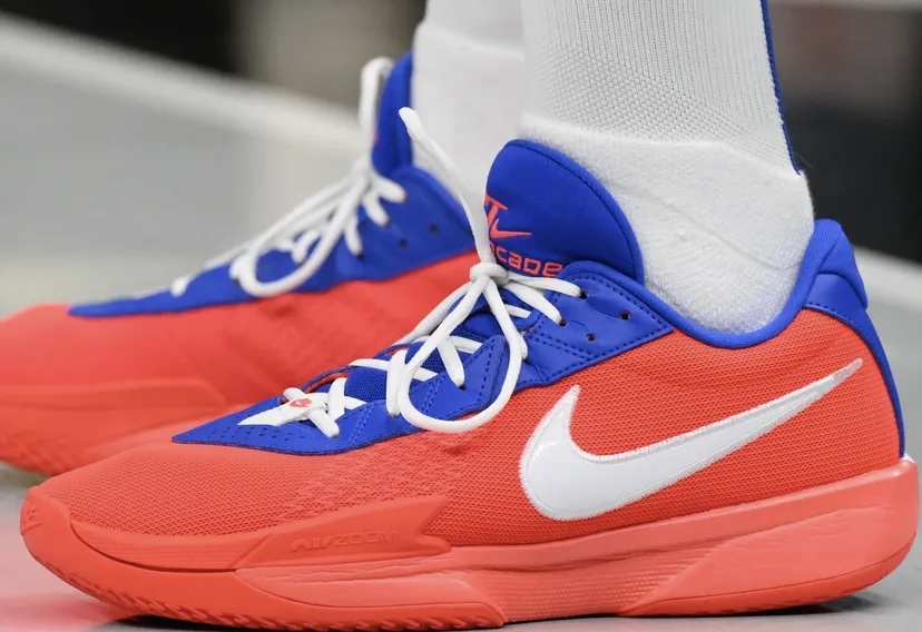 ポール・ジョージがナイキ G.T. カット アカデミー By Youを着用