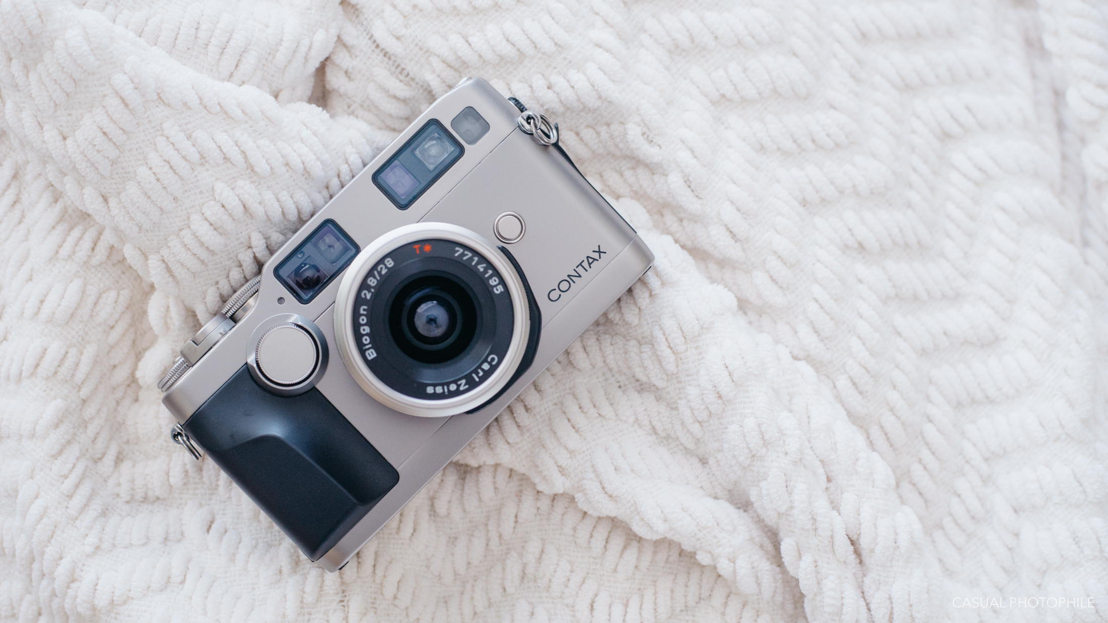 Contax G2 Camera Review - The Anti-Rangefinder That's in a Class