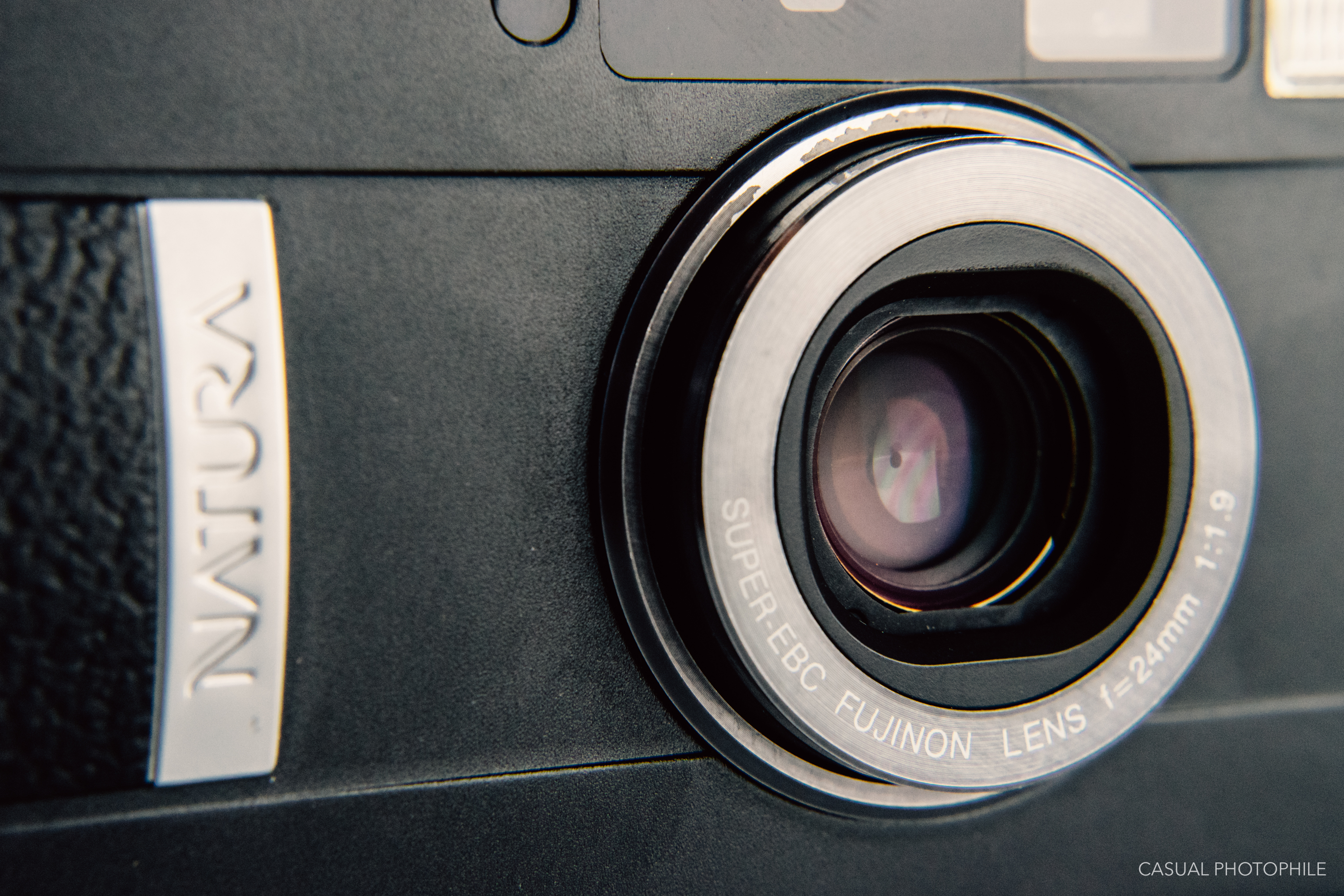 Fujifilm Natura Black (24mm F/1.9 Lens) Point and Shoot Review