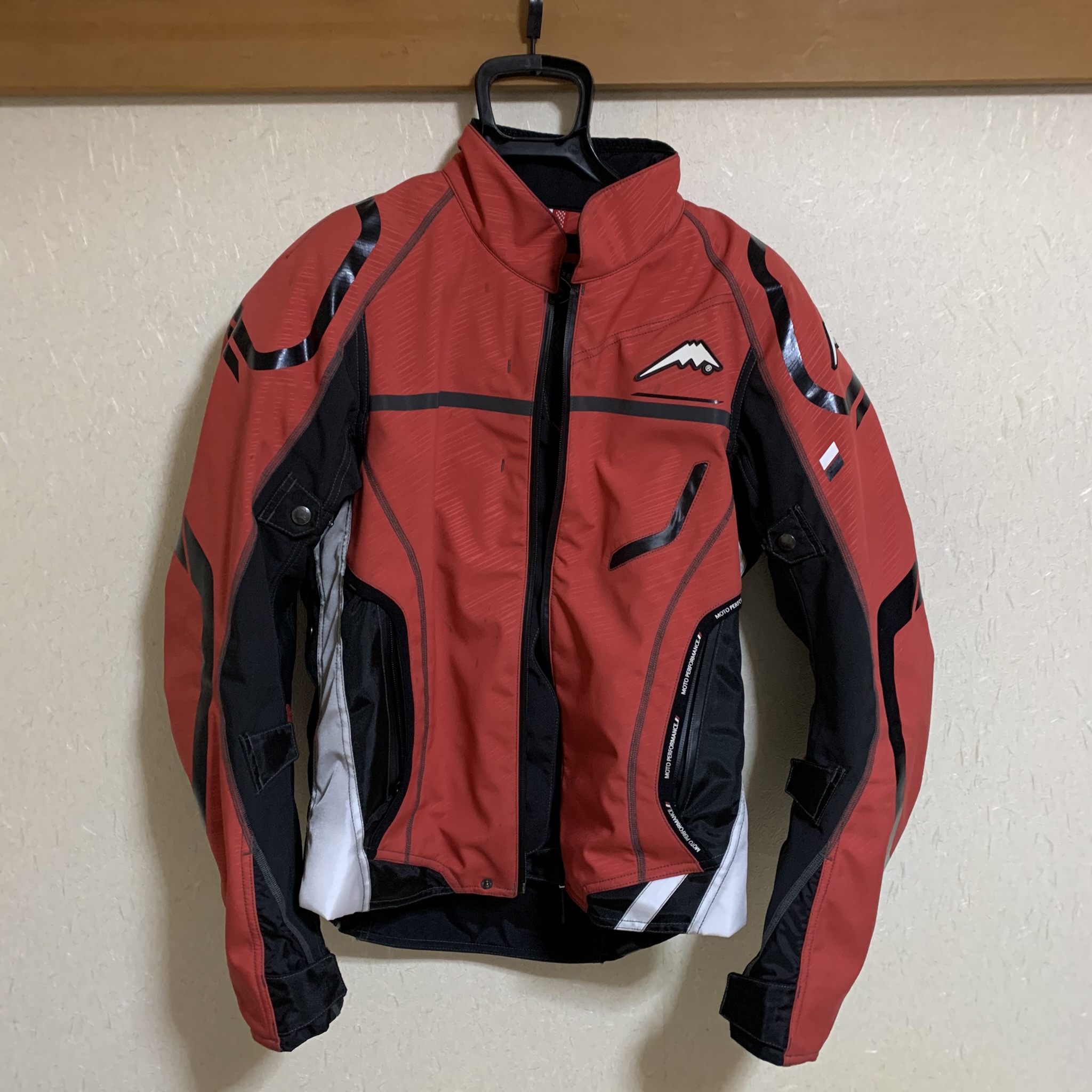 春先も使える！クシタニ・ウィンターテックジャケット、アドーレ