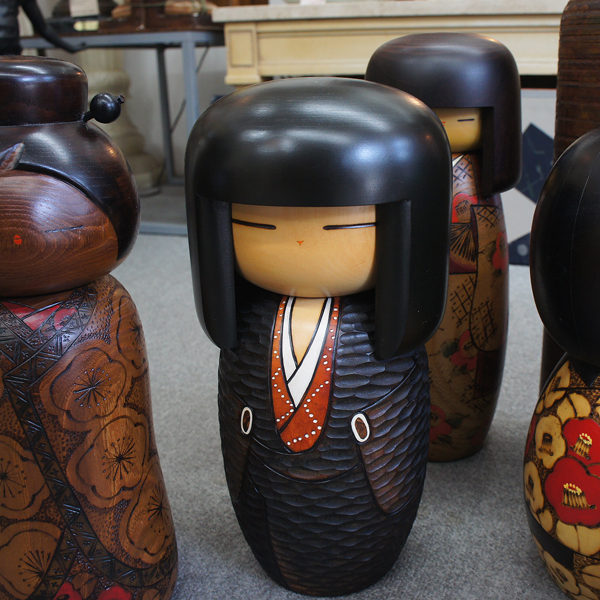 世田谷区にて創作こけしをまとめて買取させていただきました | 骨董品