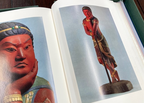 澤田政廣芸術集成』 (ブロンズレリーフ「歓喜天」付)を店頭にて販売し