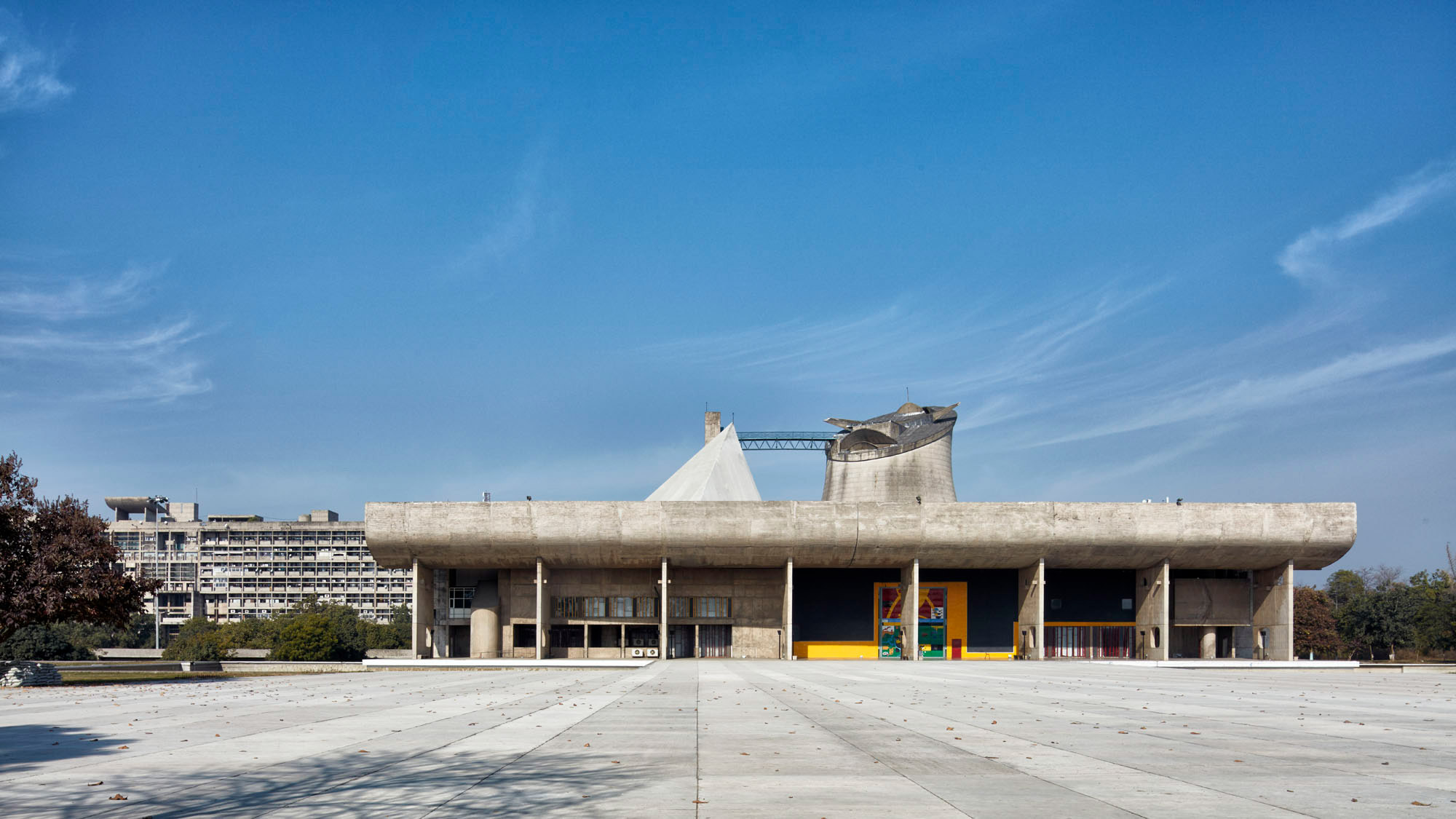 Palace of the Assembly in Chandigarh by Le Corbusier | ArchEyes