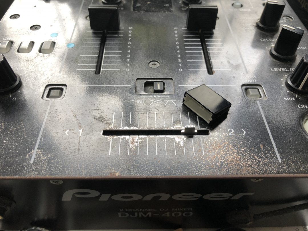 PioneerミキサーDJM400がぶっ壊れたっつう話 – Bee's Knees Blog