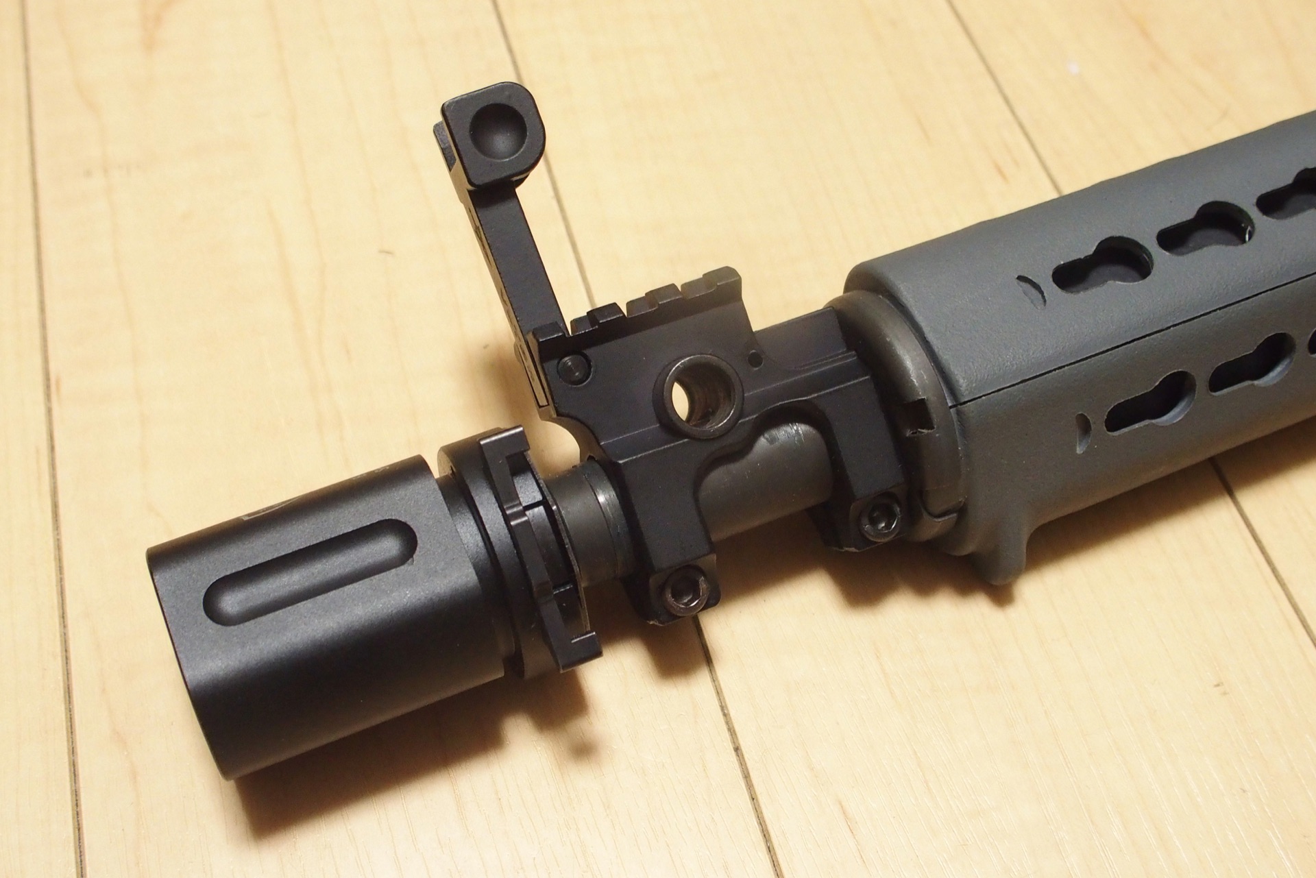 東京マルイ M4 MWSにVLTORタイプのフリップアップ フロントサイトを