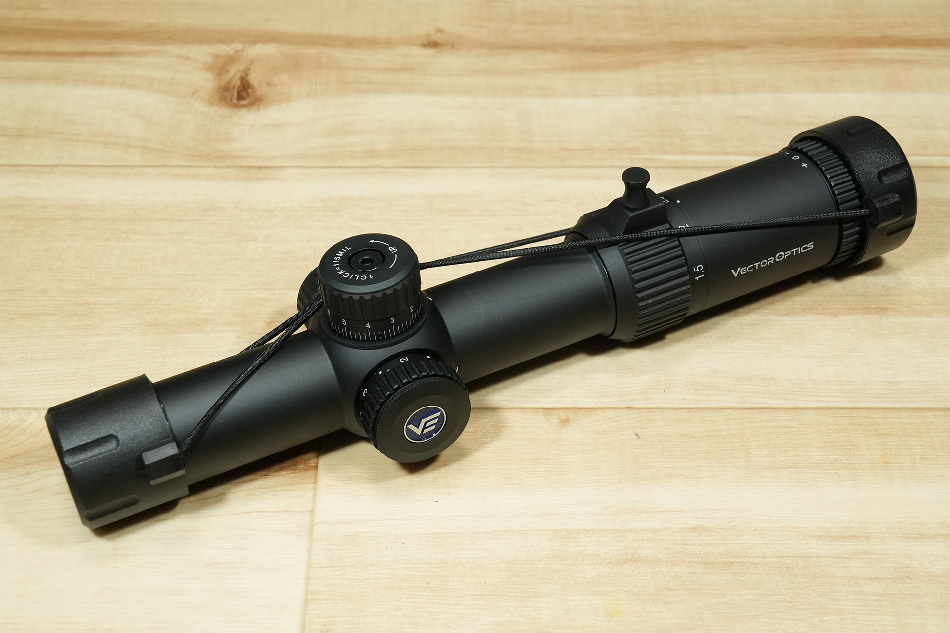 高輝度イルミネーション搭載の新型Forester、Vector Optics Forester 1