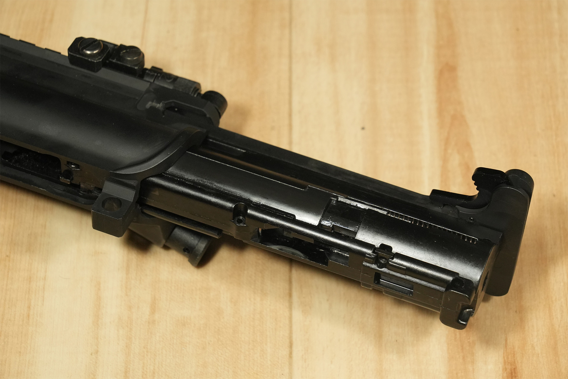 東京マルイ EVOLT(エボルト) M4に社外製外装パーツを組み込む際の分解