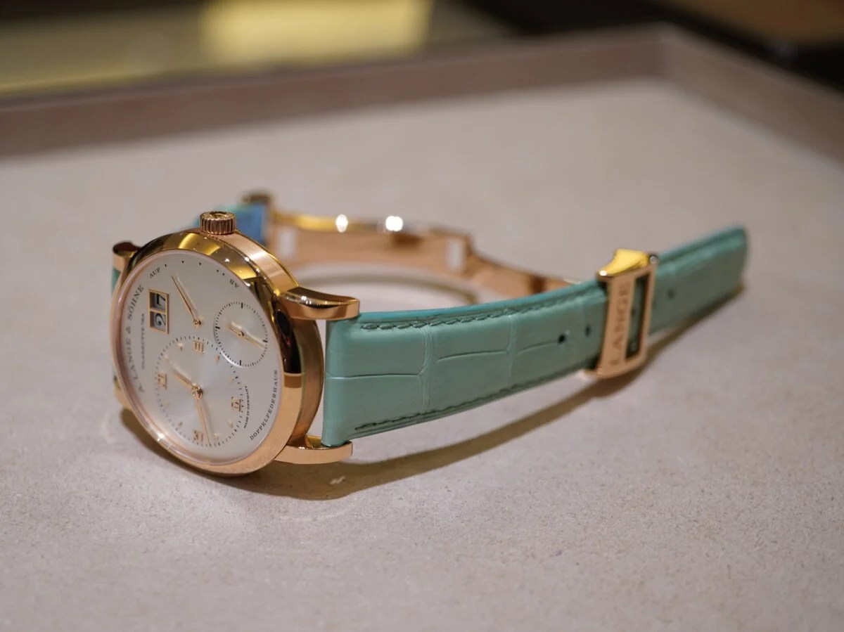 ジャン・ルソー × A.ランゲ＆ゾーネ ランゲ1用ストラップが出来上がっ