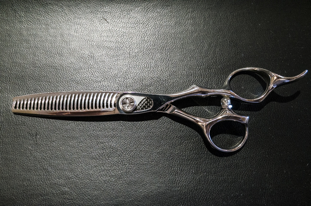トギノンという面白いシザーのメーカー | 福岡天神西通り|ブルームスベリー