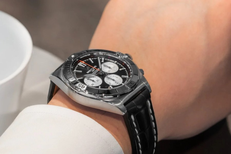 時計のベルトを変えて気分を変えてみませんか？クロノマットを使って