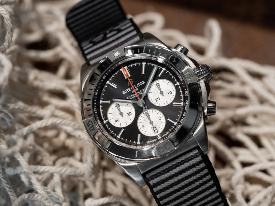 時計のベルトを変えて気分を変えてみませんか？クロノマットを使って