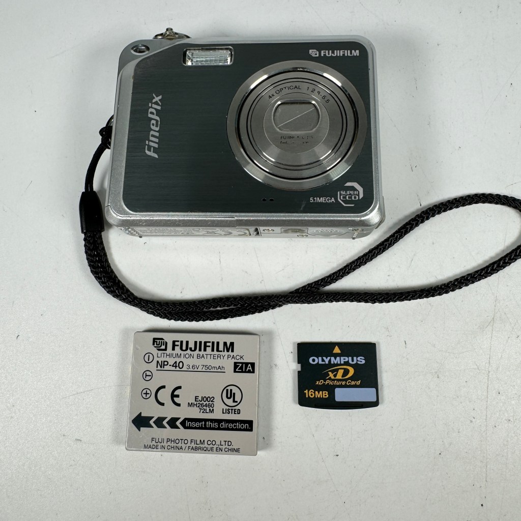 2006 Fujifilm FinePix V10 Zoom - CCD Digital Camera